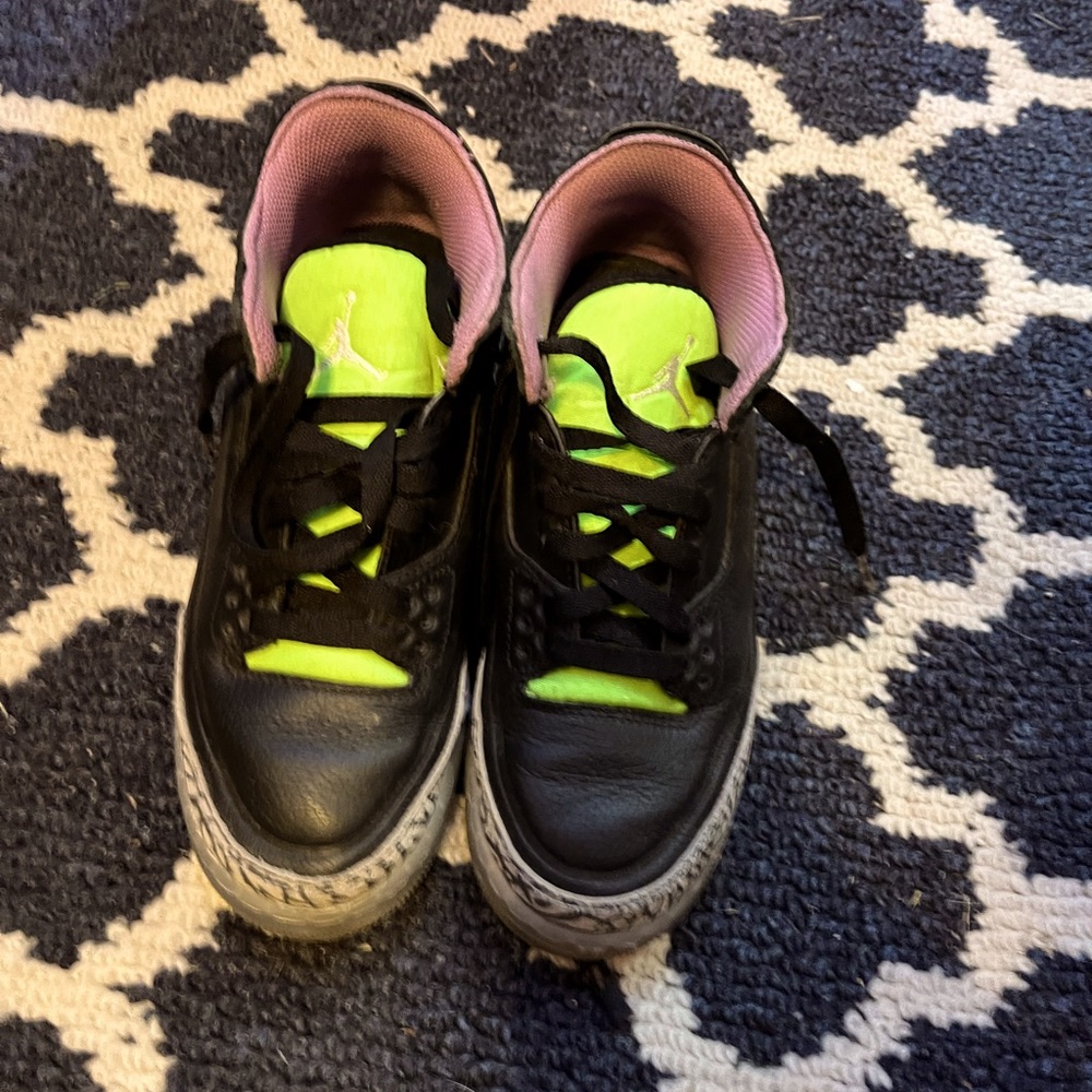 Jordan 3 retro neon green/purple size 4.5Y Boys